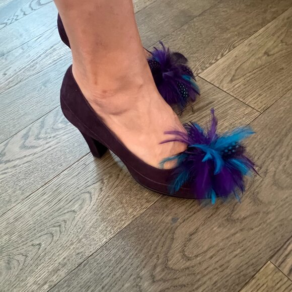 Aerosoles Purple Suede Heels with Turquoise and Purple Feather detail Size 7 - Picture 7 of 8